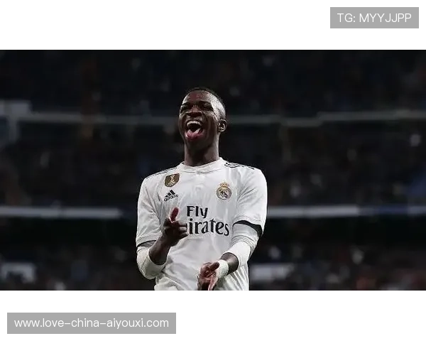 维尼修斯盘带使出多重变速，皇马边路彻底打开